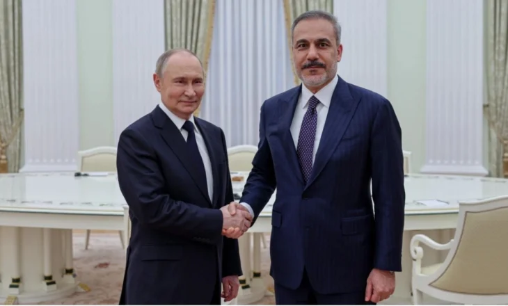Pas bisedimeve Ukrainë-Rusi në Stamboll, ministri i jashtëm i Turqisë takon Putin në Moskë