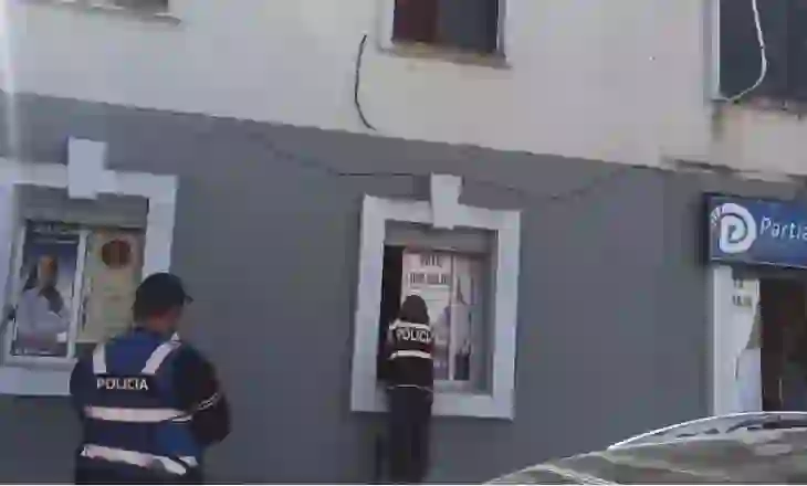PD denoncoi se i kanë vjedhur zyrën, Policia: S’ka thyerje apo dëmtime të objektit!