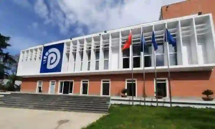 PD “fut ujë” edhe në listën e mbyllur, kush janë dy deputetët e sigurt që rrezikojnë të mos marrin mandatin