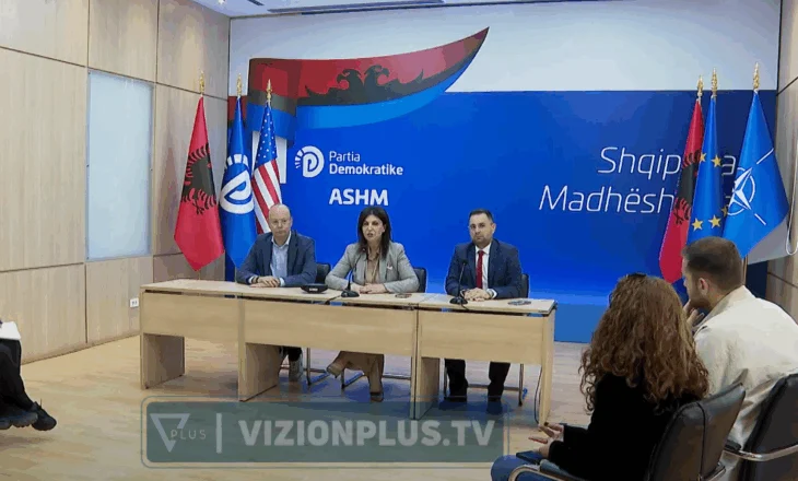 PD: Probleme me zarfet në Greqi! Persona të pa autorizuar tërheqin zarfet dhe mbushin fletën e votimit