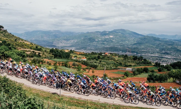 Pedersen triumfon me fotofinish në Vlorë dhe merr sërish kreun e renditjes në Xhiron e Italisë