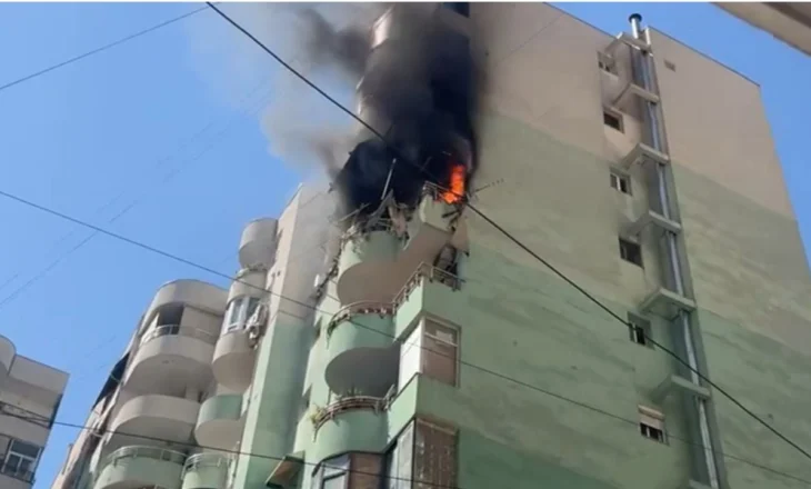 Përfshihet nga flakët një apartament në zonën e Komunës së Parisit
