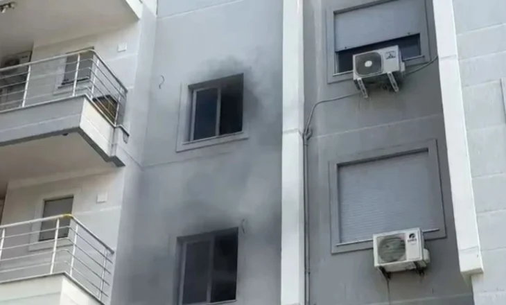 Përfshihet nga zjarri një pallat në Radhimë, bllokohen hyrjet dhe daljet e banorëve