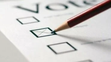 Përfundon orari zyrtar i votimit! Procesi vijon ende, në disa QV ka akoma qytetarë që po votojnë
