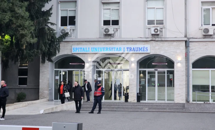 Përplasja me ar*ë në Laç, ndërron jetë te spitali i Traumës 24-vjeçari
