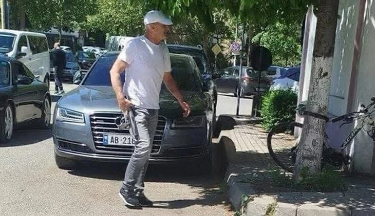 Përplasja me armë në zyrën elektorale të Tom Doshit, arrestohet i riu
