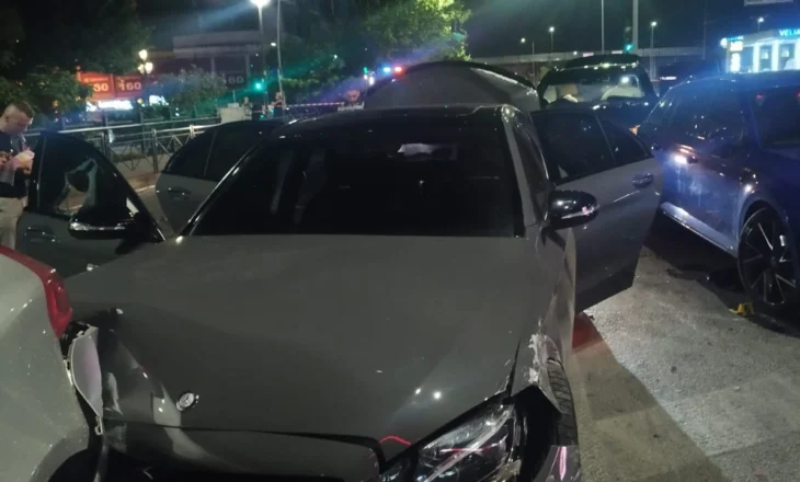Përplasje me makina në Tiranë, dy persona me BMW nxjerrin levat e hekurit