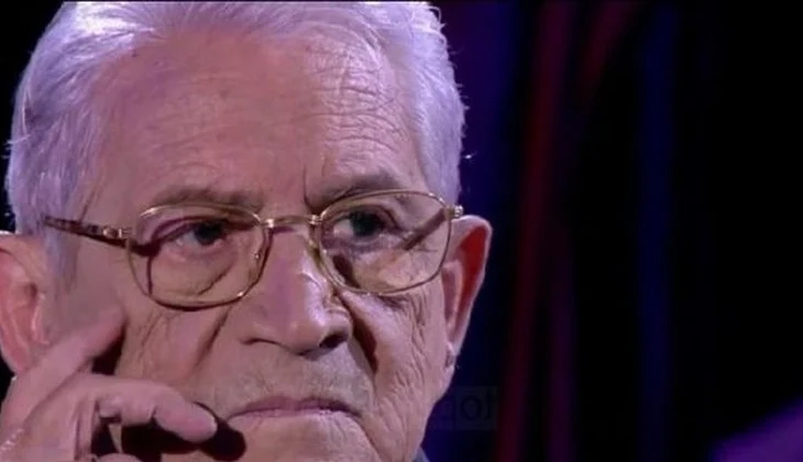 Piro Milkani e dinte, Kurrë të dielave!