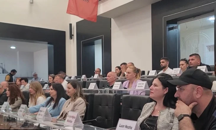 PL braktis PD dhe bashkohet me PS, votojnë projektin për ndërtimin e një kompleksi turistik në Gjirin e Lalzit
