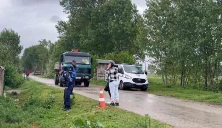 Plagosja me thikë mes adoleshentëve në Korçë, 14-vjeçari i zuri pritë në një rrugicë: Më shante!