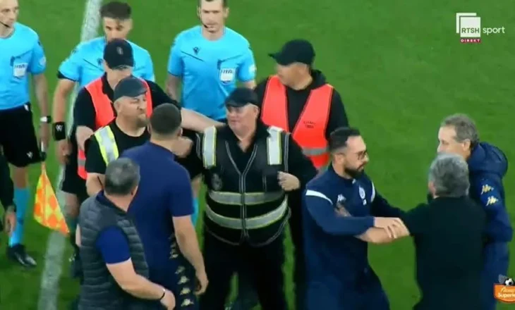 Plas sherri në fund të ndeshjes Vllaznia-Dinamo, Ilir Daja del nga vetja dhe kapet keq me arbitrin