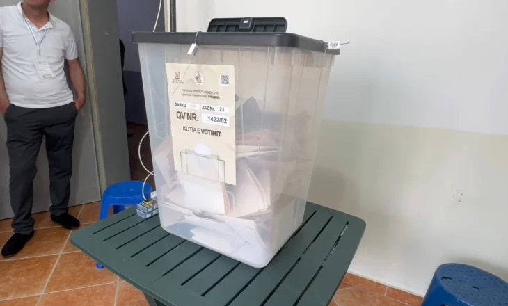 Po fotografonte votën, arrestohet 56-vjeçarja në Tiranë