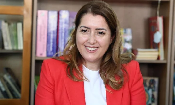 ‘Po investojmë që 1 mijë shkolla të kenë laboratorë inteligjentë’, Manastirliu: Rrisim aksesin e nxënësve në teknologji