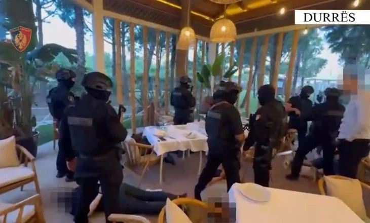 “Policia barkas…”/ Momenti kur efektivët hyjnë në restorantin ku po drekonte Xhevdet Plaku dhe 6 të tjerët