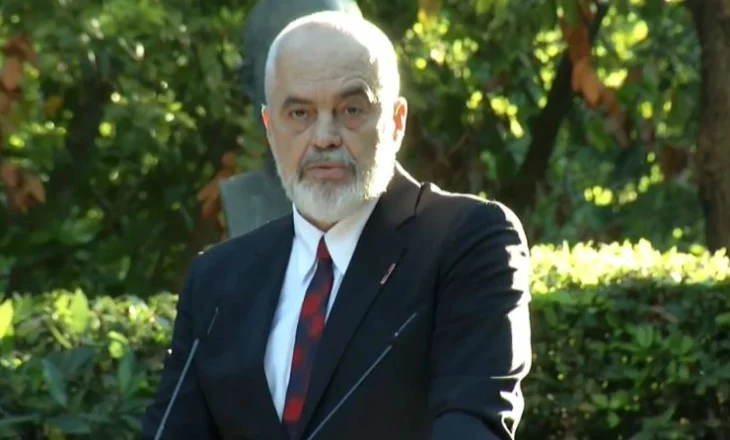 “Politika është bërë skizofrenike”, Rama ‘shigjeton’ Berishën: Një “plak tiranik” po mban peng opozitën