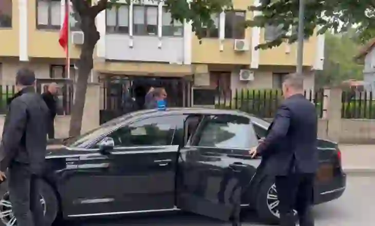 Prag-zgjedhor/ Kreu i SPAK, Altin Dumani pas qytetit të Shkodrës, mbërrin në Lezhë…