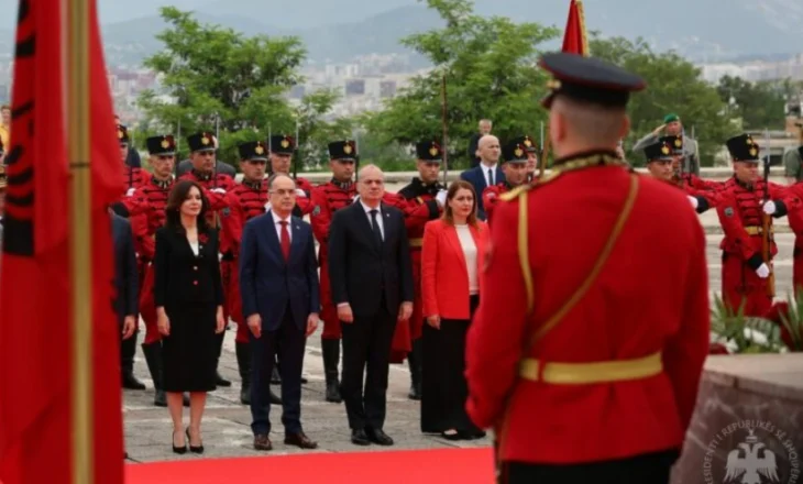 Presidenti Begaj: Përulemi para guximit dhe sakrificës së Dëshmorëve të Kombit