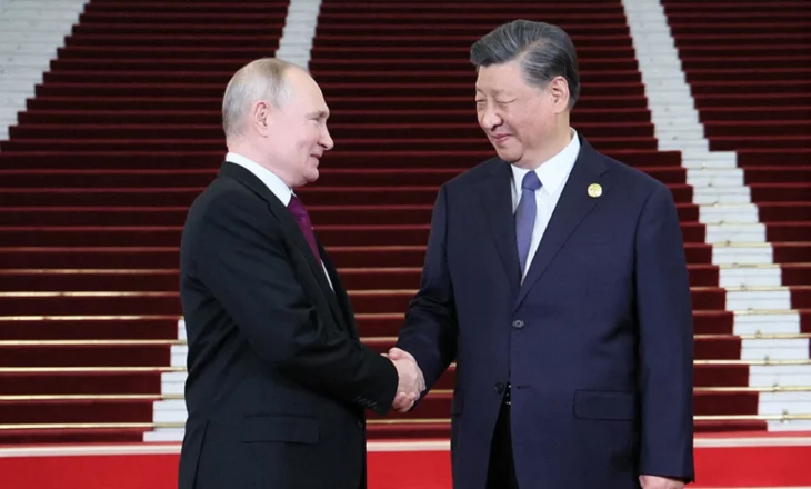 Presidenti kinez Xi Jinping në Moskë, çfarë po ‘gatuhet’ në takimin me Putinin?