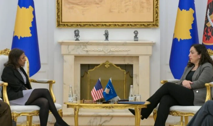 Presidentja Osmani pret në takim përfaqësuesen e SHBA-së Anu Prattipati/ Në fokus situata e sigurisë në Kosovë…