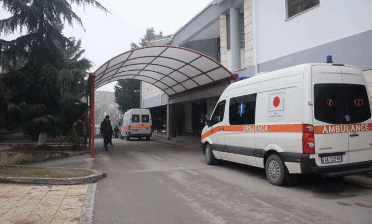 Prifti rrëzohet aksidentalisht nga çatia e kishës, dërgohet me urgjencë në spital (Emri)