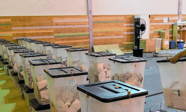 Probleme në një nga qendrat e votimit në Fushë-Krujë, mungojnë dy anëtarë të komisionit