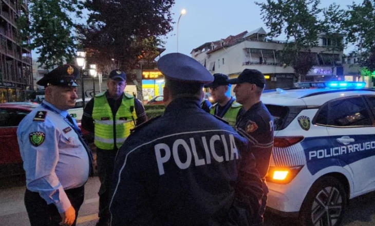 Procedohen e arrestohen 14 veta, Rrugorja:Bllokohen 13 makina, vendosen 6 mijë masa