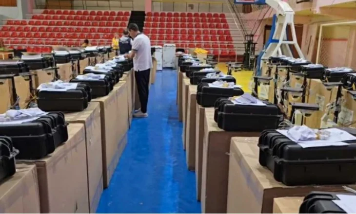 Procesi zgjedhor, çdo gjë gati në qarqet e jugut, nis shpërndarja e materialeve zgjedhore në Vlorë, Fier, Sarandë dhe Pogradec