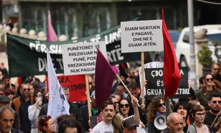 Punëtorët në Kosovë protestojnë për të drejtat e tyre, kërkojnë rritjen e pagave