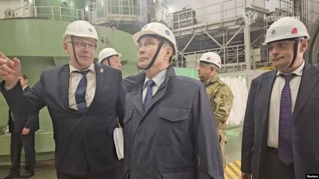 Putin vizitë befasuese në Kursk