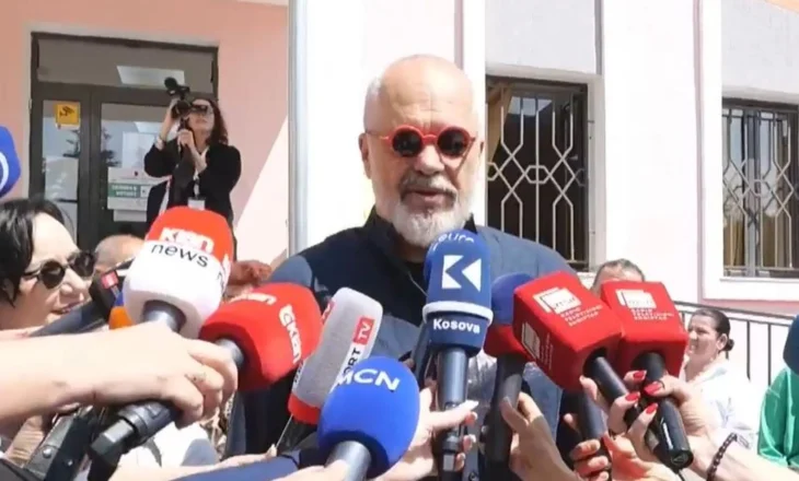 Rama i drejtohet QV në Surrel bashkë me bashkëshorten: Të dëgjojmë çfarë do të thotë populli!