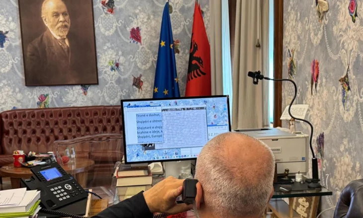 Rama merr urimet e para, kompjuteri i zbulon ‘sekretin’ (FOTO)