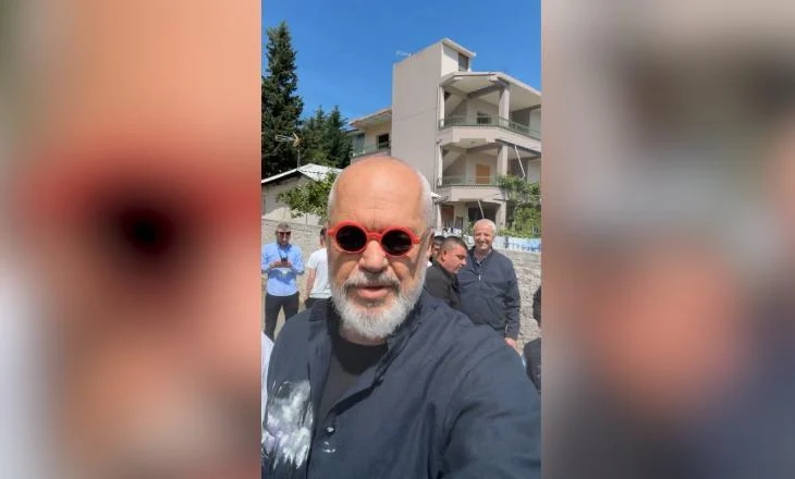 Rama ndan videon me banorët e Surrelit, nuk kursen batutat: Ulini duart se është heshtje zgjedhore