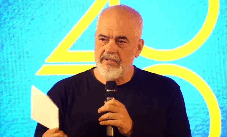 Rama ndërpret fjalimin në Shkodër, kë përshëndeti Kryeministri në sallë