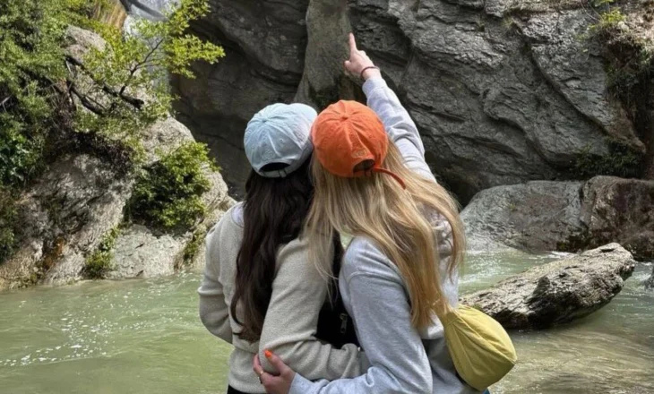 Rama poston foton e dy turistëve nga Kanionet e Osumit në Skrapar