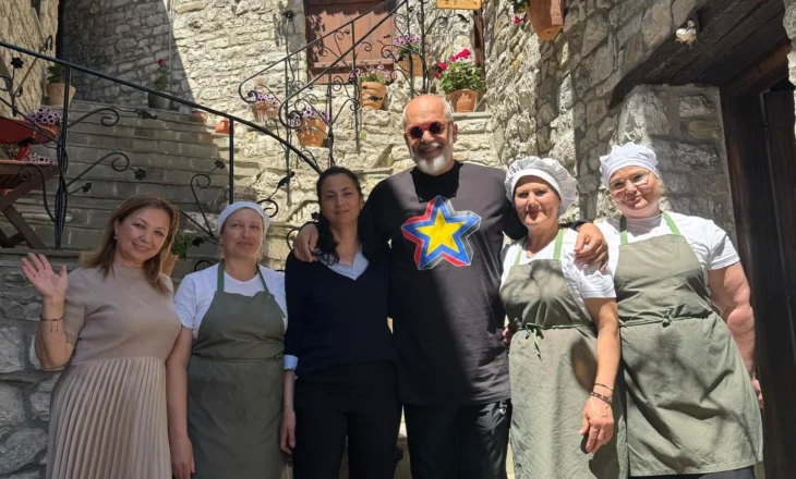 Rama poston foton me gratë në Berat: Qyteti i Rilindur me 5 yje që sot shkëlqeka mrekullisht