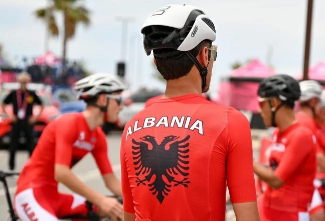 Rama poston fotot: ”Giro d’Italia”, finalizohet në Tiranë etapa e parë e këtij evenimenti botëror