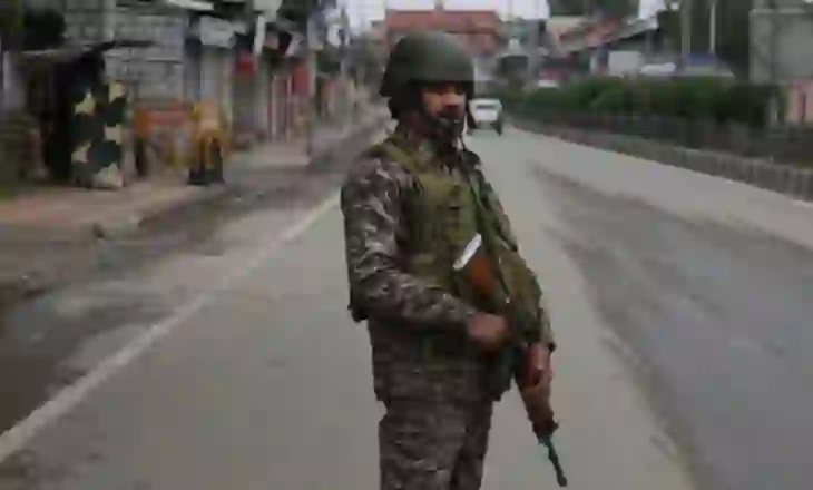 Raportohen sulme me dronë, çfarë ndodhi me armëpushimin mes Indisë dhe Pakistanit?