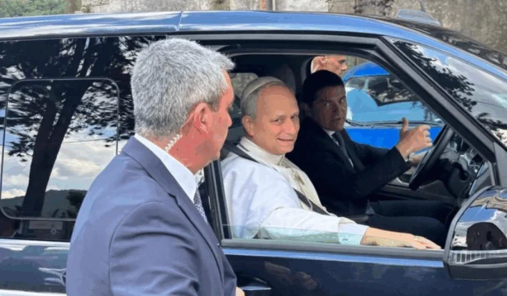 Refuzon Fiat 500 e Françeskut, zbulohet makina që do të mbajë Papa Leoni