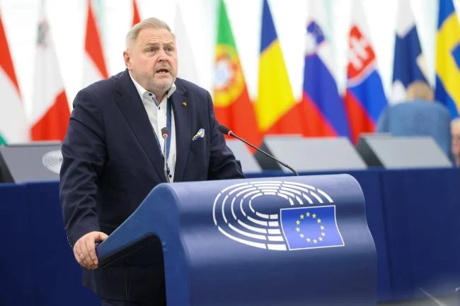 Riho Terras kërkon anulimin e vizitës të Antoni Costa në Serbi