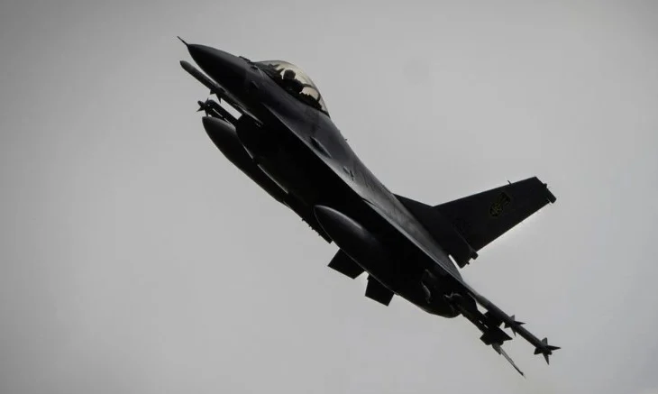 Rrëzohet një avion luftarak ukrainas F-16
