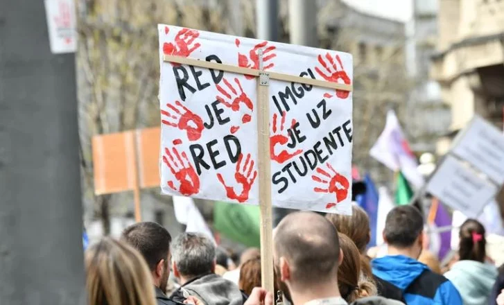 Rritet presioni ndaj Vuçiçit, studentët shpalosin kërkesat, koha po mbaron, ja kur mund të mbahen zgjedhjet