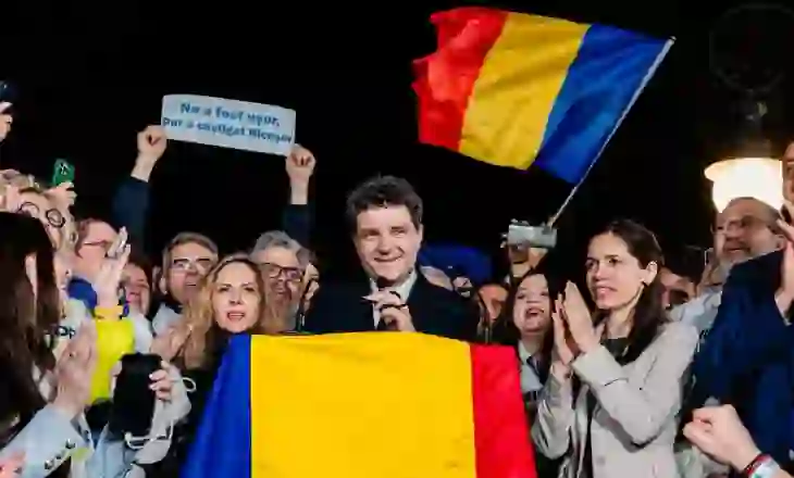 Rumania qëndron pro perëndimore, kryetari i Bukureshtit mposht në garën presidenciale rivalin e ekstremit të djathtë
