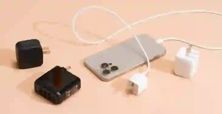 Sa shpesh duhet ta karikoni telefonin? Gabimet që po dëmtojnë baterinë pa e kuptuar