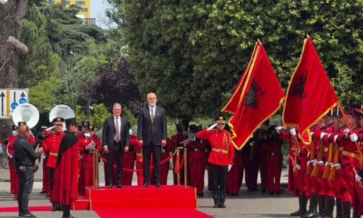 Samiti Europian/ Vizita e parë e një kryeministri britanik në Shqipëri, Keir Starmer pritet nga Rama (Video)