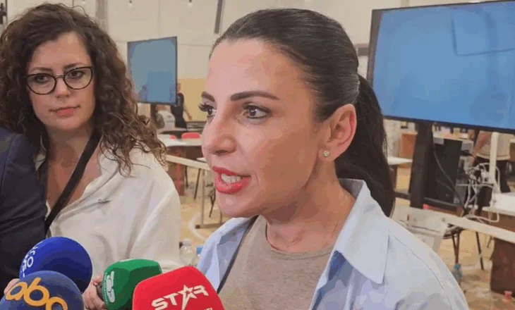 “S’duan të shtrëngojnë duart”, Balluku ironi me PD: Duhet të jetë shokuese të të heqin mandate nga lista e mbyllur