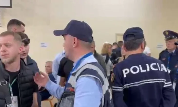 Sërish tensione/ Ndërpritet numërimi në Tiranë, vëzhguesit përplasen me numëruesit, ndërhyn Policia