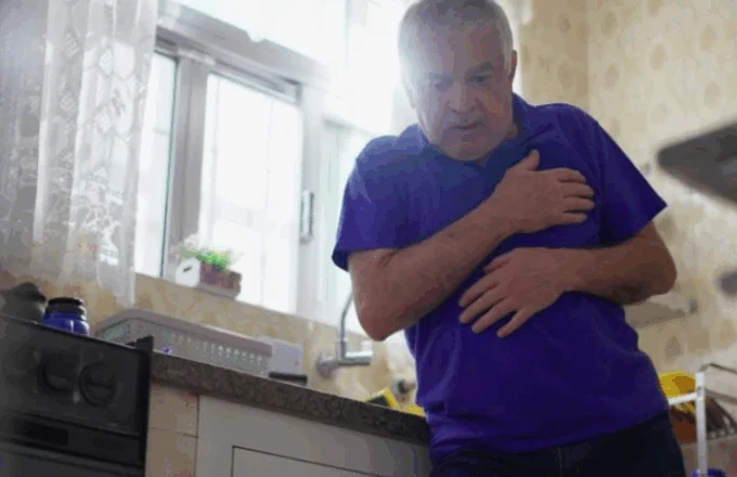 Shenjat para një ataku akrdiak