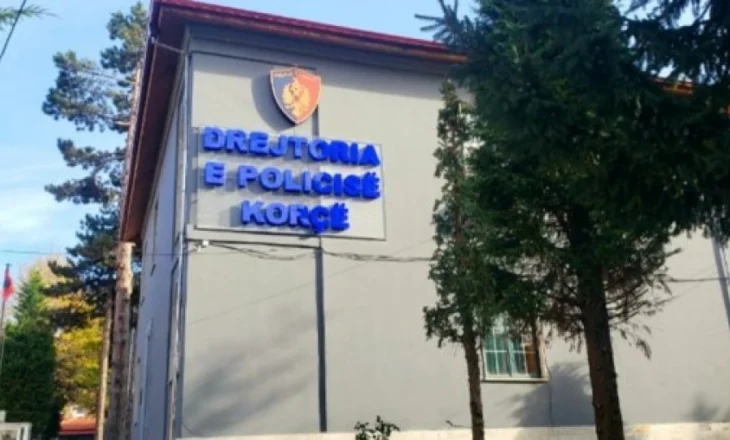 Sherri mes vajzave në Korçë/ Policia: 17-vjeçarja u godit me gotë uji në fytyrë, në kërkim autorja