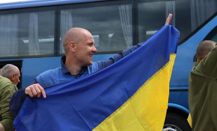 Shkëmbimi më i madh i të burgosurve mes Ukrainës dhe Rusisë: 307 ushtarë kthehen në atdhe