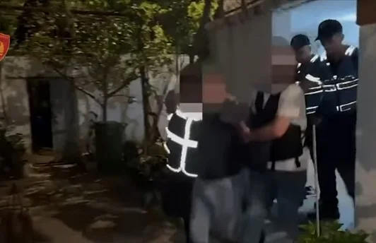 Shkodër/ Zbulohet baza kriminale në Rrencë, sekuestrohen armë dhe municione
